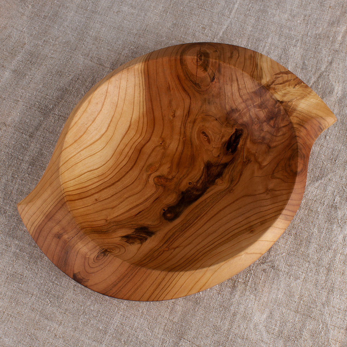 Medium platter with asymmetric handles, Cherry
