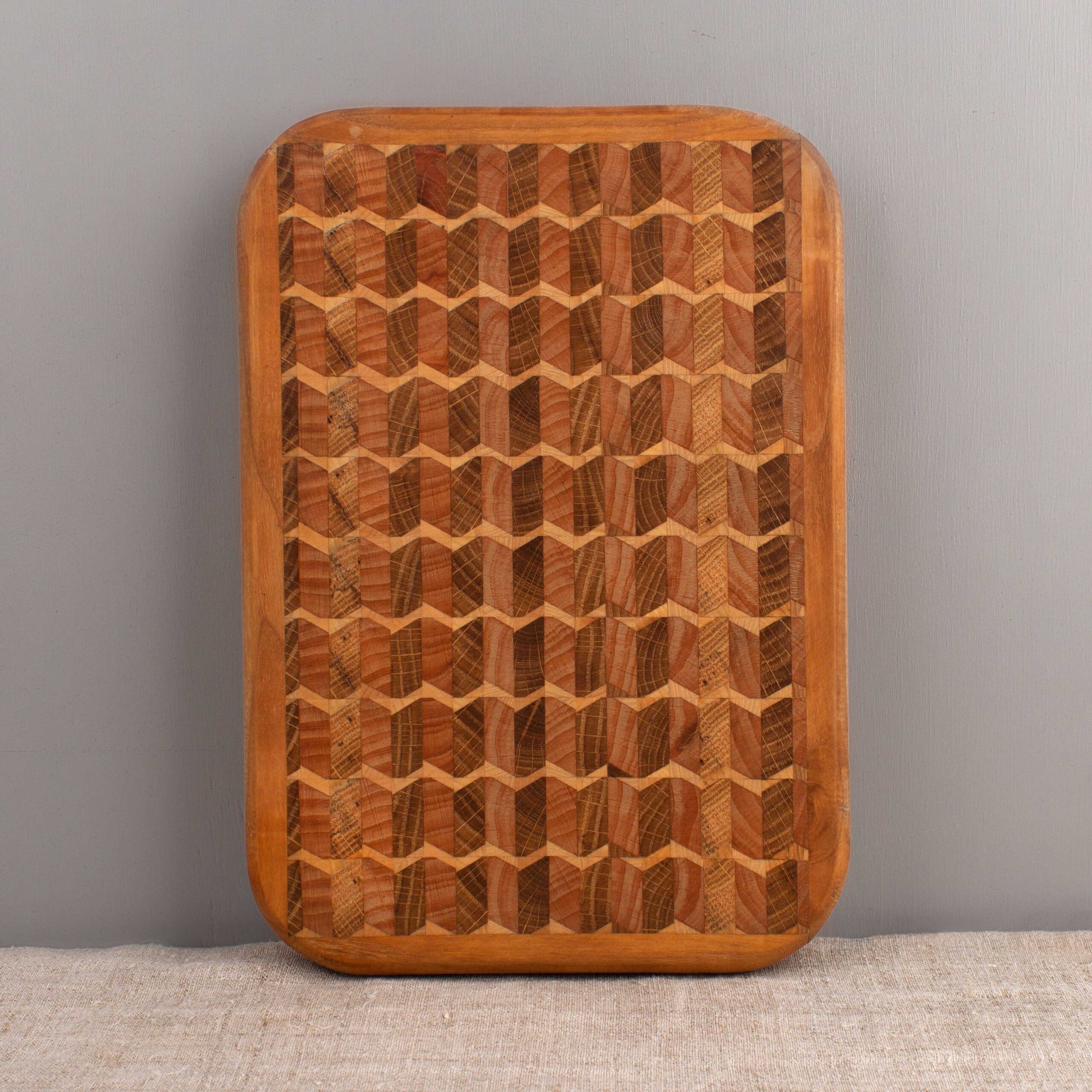 Wooden chopping board with handles