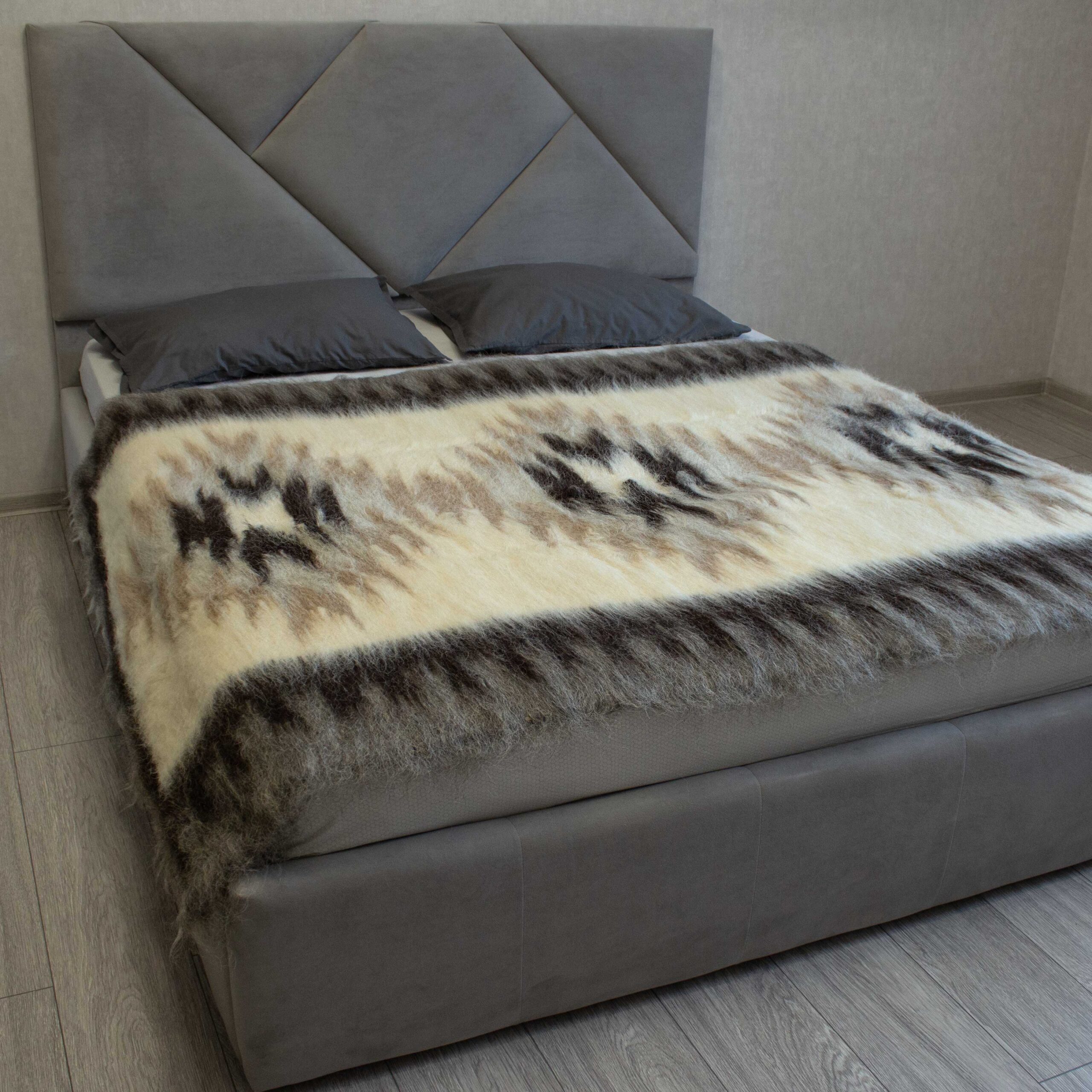 Brushed Carpathian woolen blanket “Lizhnyk”